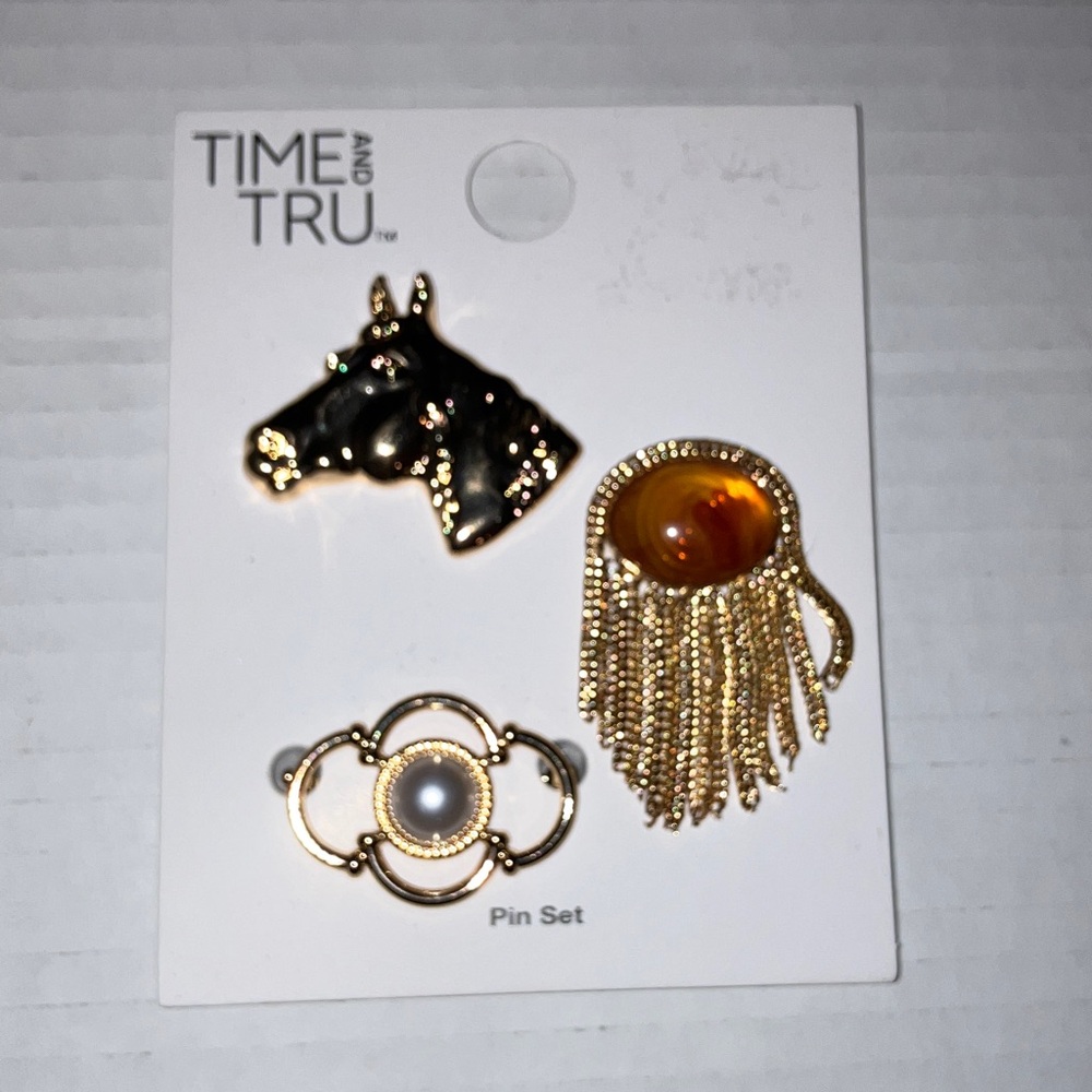 Time and Tru Gold Tone Pin Set with Horse and‎ Fringe Style